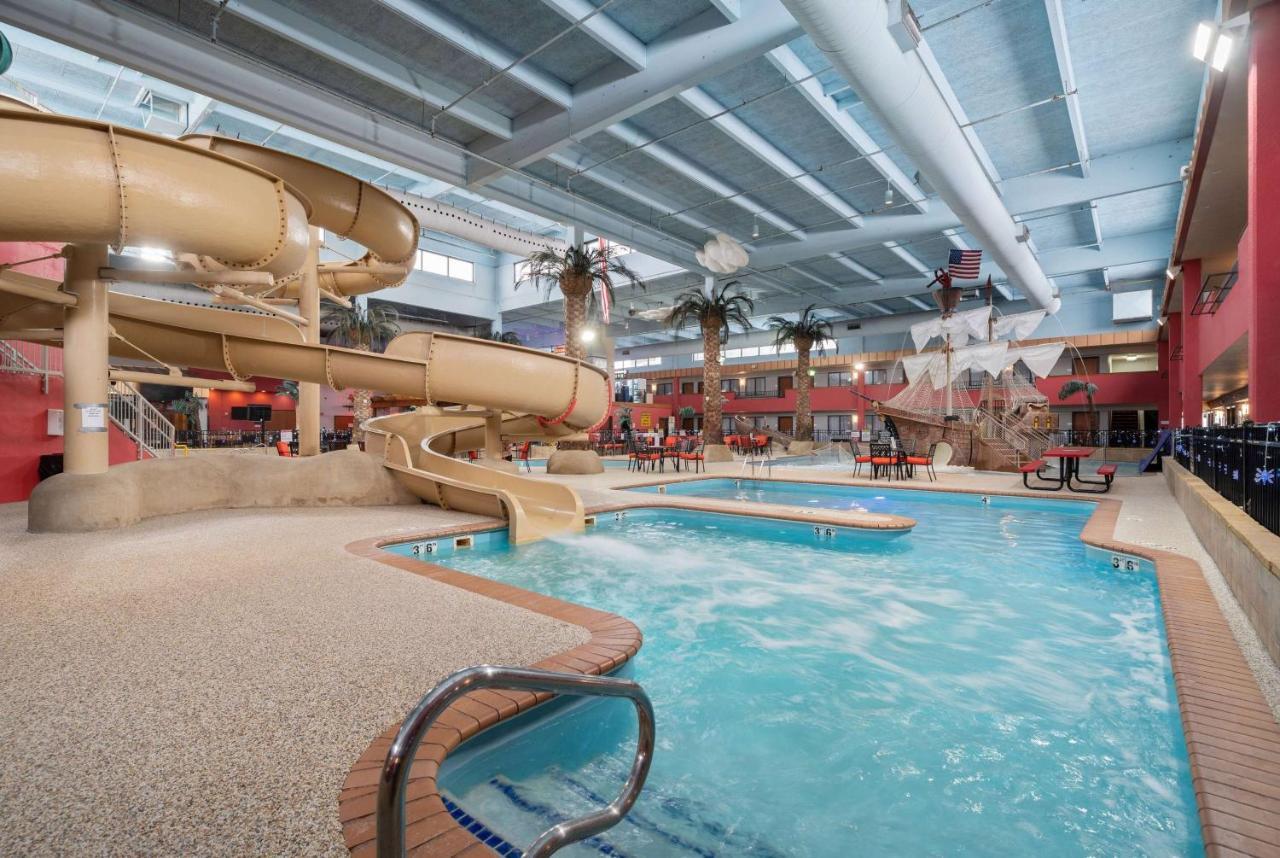 Ramada By Wyndham Sioux Falls Airport - Waterpark Resort & Event Center Exterior photo