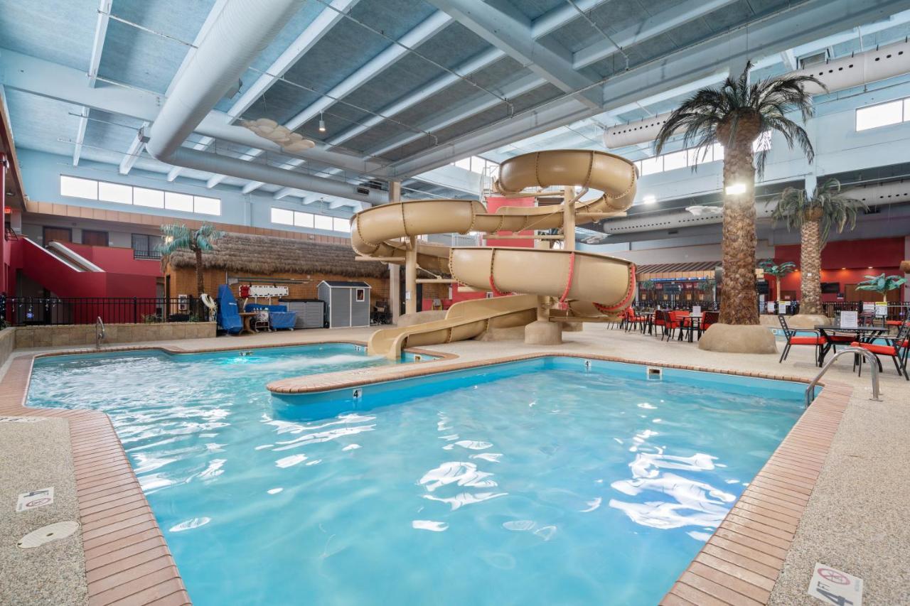 Ramada By Wyndham Sioux Falls Airport - Waterpark Resort & Event Center Exterior photo